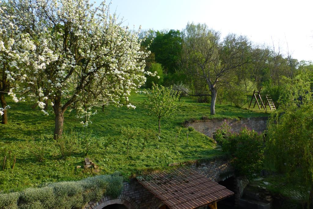 Pod Králičím vrchem Apartamento Milovice  Exterior foto